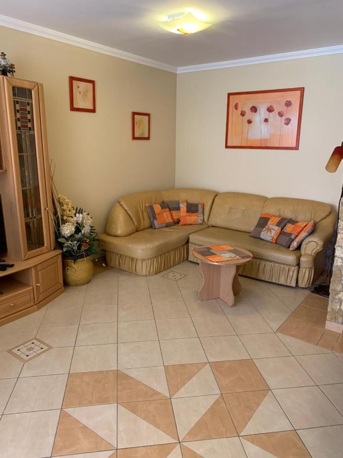 Relax Apartman Hajduszoboszlo Exterior photo