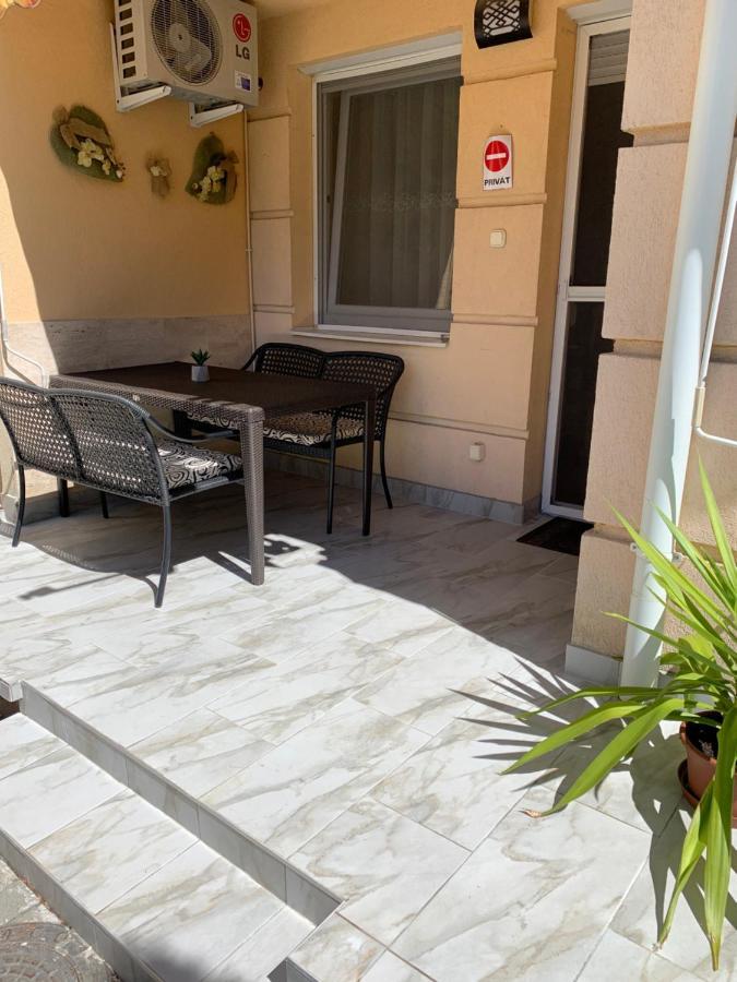 Relax Apartman Hajduszoboszlo Exterior photo