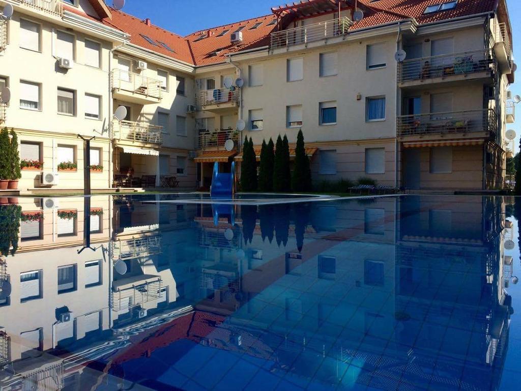 Relax Apartman Hajduszoboszlo Exterior photo