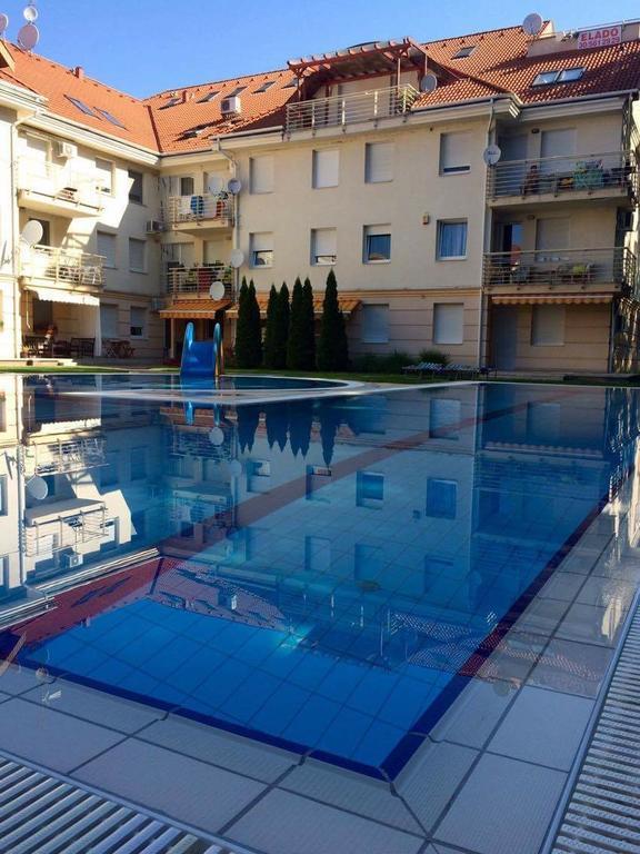 Relax Apartman Hajduszoboszlo Exterior photo